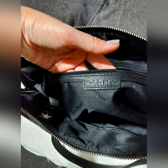 Calvin Klein Quilted Leather Shoulder Bag - Picture 10 of 10